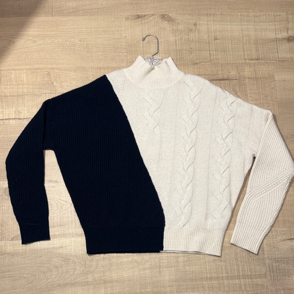 McCULLEY’s Elegant Cashmere Two-Tone navy/cream Turtleneck Sweater. Size SM - Picture 7 of 8